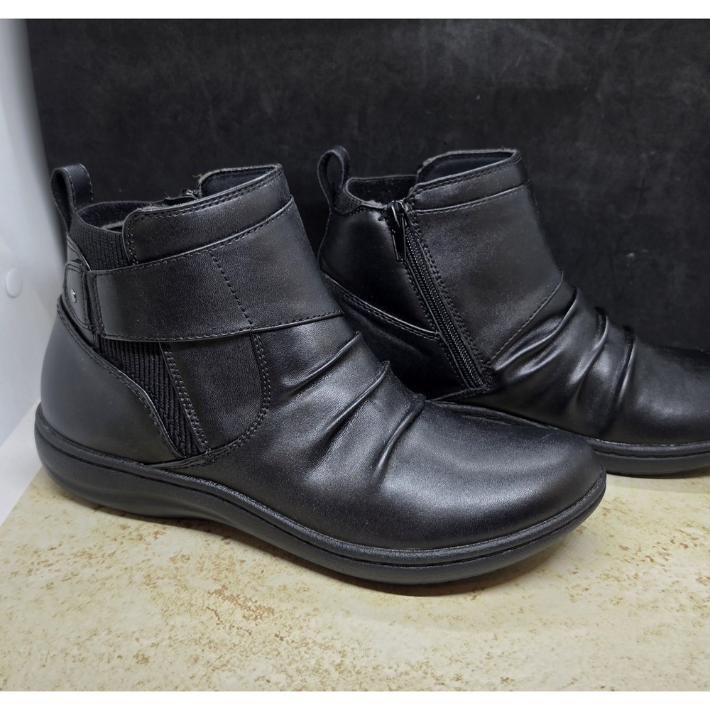 Clarks Collection Laurieann Park Closed Toe Boots Women's Black Size US7.5 EU38